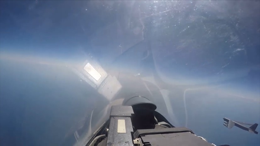 Published video of the interception of a US Air Force bomber B-52N ...