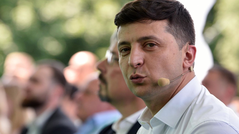 Опрос: половина украинцев довольны деятельностью Зеленского