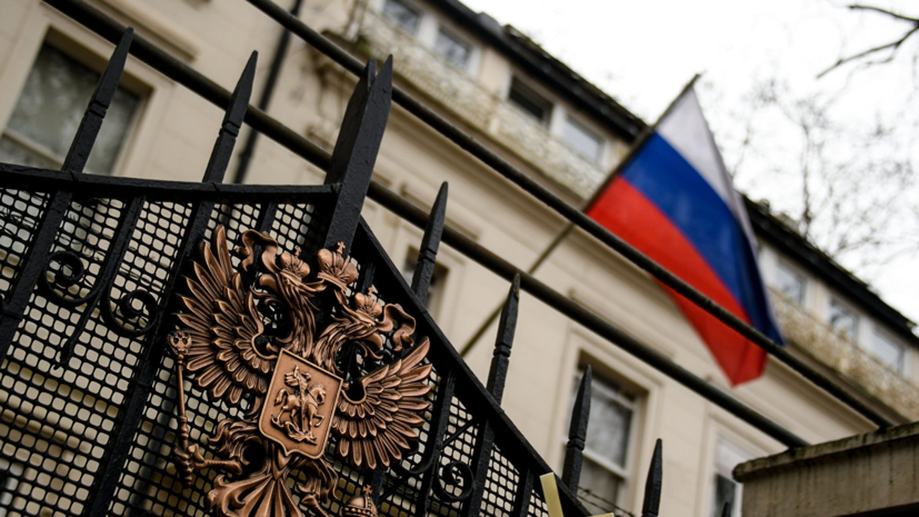 Посольство России выясняет гражданство убитого в Лондоне мужчины