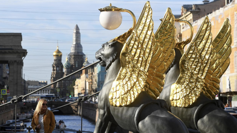 Банковский мост в Петербурге пострадал от предполагаемых вандалов