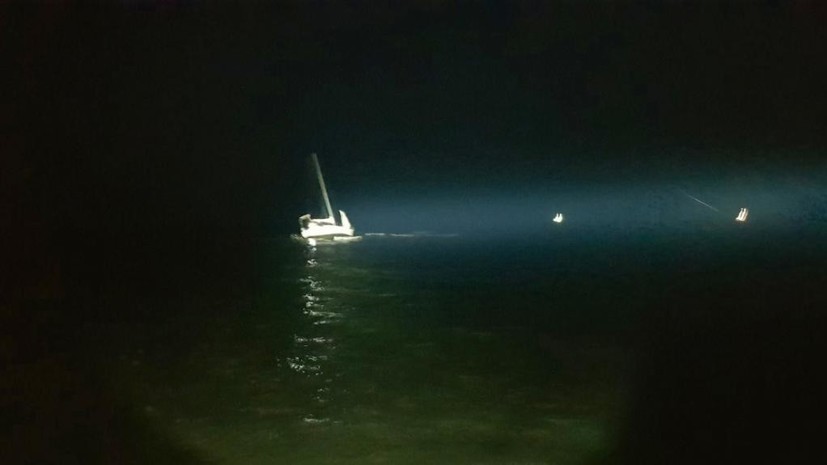 В Крыму яхта села на мель в районе Судака