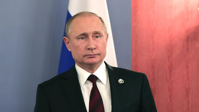 Путин поручил увеличить выплаты по уходу за детьми