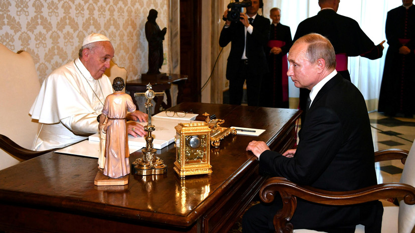 Папа Римский выразил соболезнования в связи с гибелью моряков в России