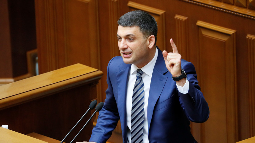 Гройсман поручил найти деньги на военный парад в День независимости
