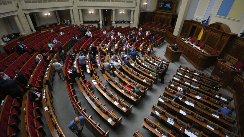 Опрос: в Верховную раду по итогам выборов проходят пять партий