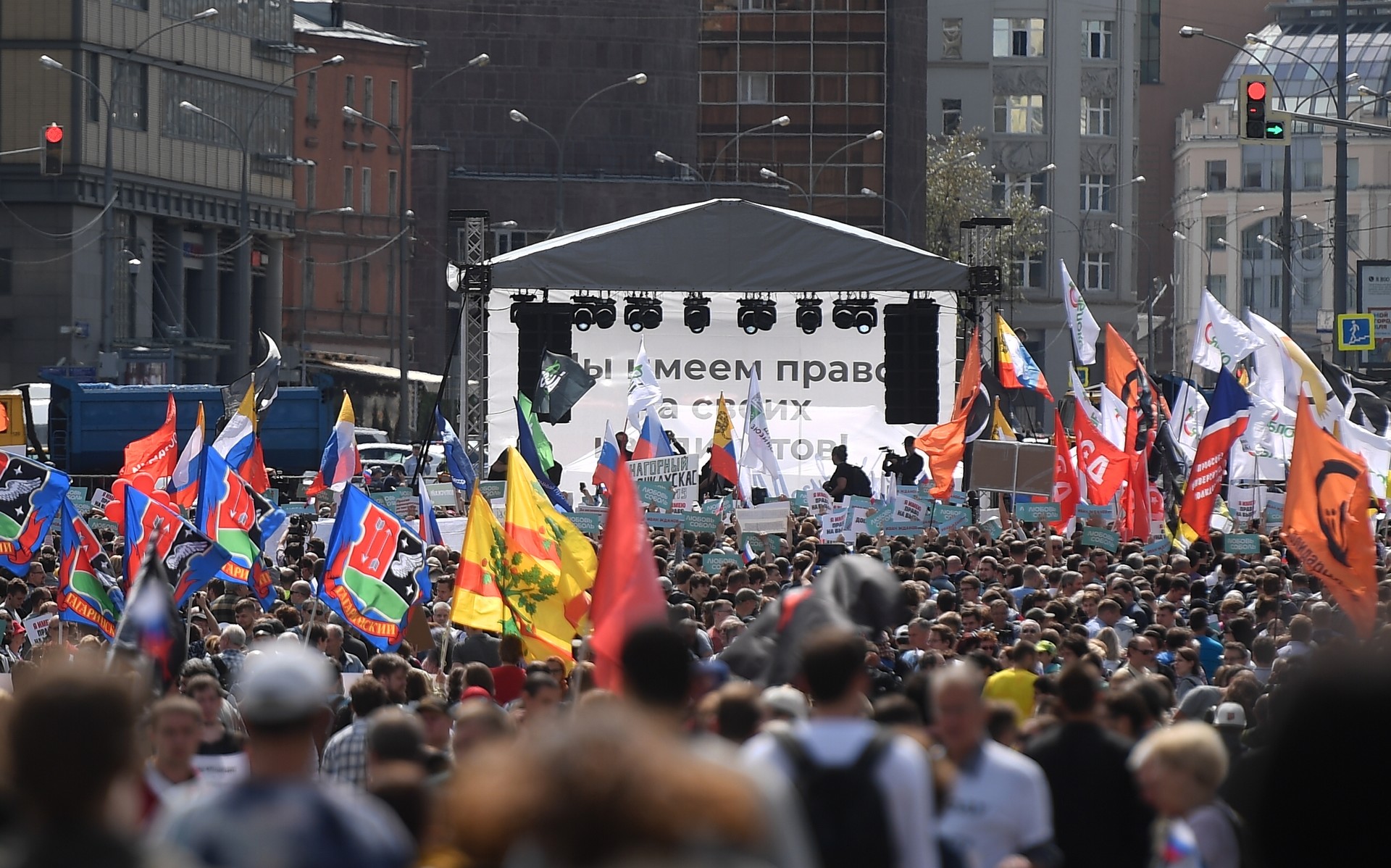 The state duma is elected by. Митинг на Сахарова 2019 август. Митинг оппозиции. Митинг оппозиции в Москве. Митинг 10 августа 2019.