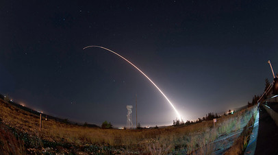 Запуск межконтинентальной баллистической ракеты Minuteman III с базы ВВС США в Калифорнии