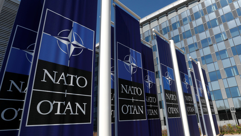 В НАТО объяснили приближение истребителя к российскому самолёту