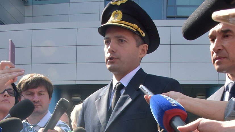 Лётчик Юсупов сделал первый удар по мячу перед матчем РПЛ «Урал» — «Крылья Советов»