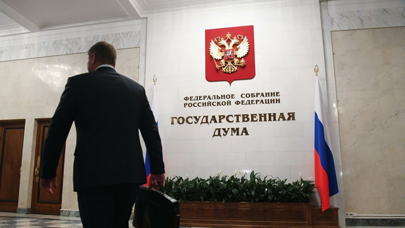 В Госдуме оценили идею об ограничении использования смартфонов в школах