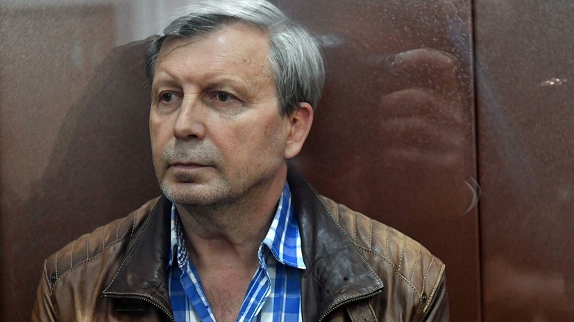 Медведев уволил обвиняемого в получении взятки замглавы ПФР