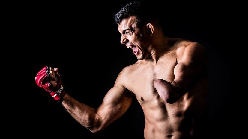 Однорукий боец смешанного стиля из США успешно дебютировал в Bellator