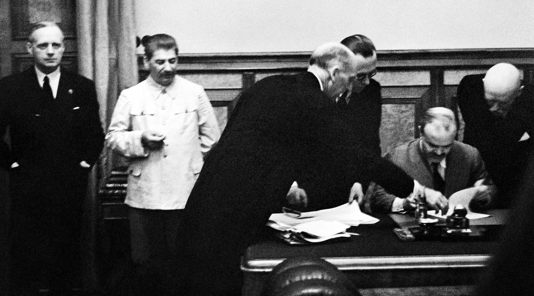 1939 год соглашение. Пакт Молотов и Риббентроп. Подписание Молотов Риббентроп. Молотов-Риббентроп пакт о ненападении.
