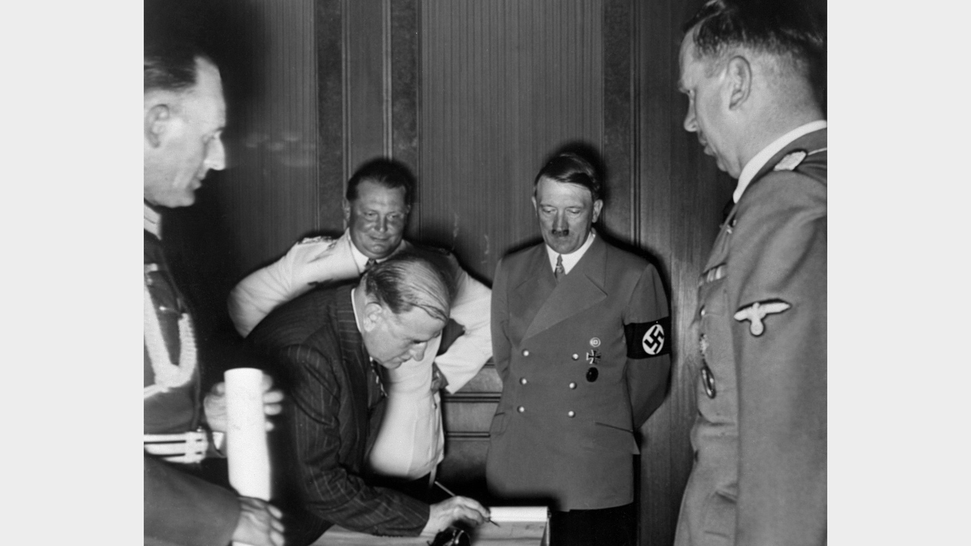 Доклад по теме Первые политические шаги Гитлера