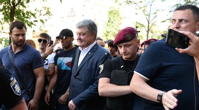 Metanie Yaic I Mitinguyushie Deti Kak Proshyol Dopros Poroshenko Po Ugolovnomu Delu Rt Na Russkom