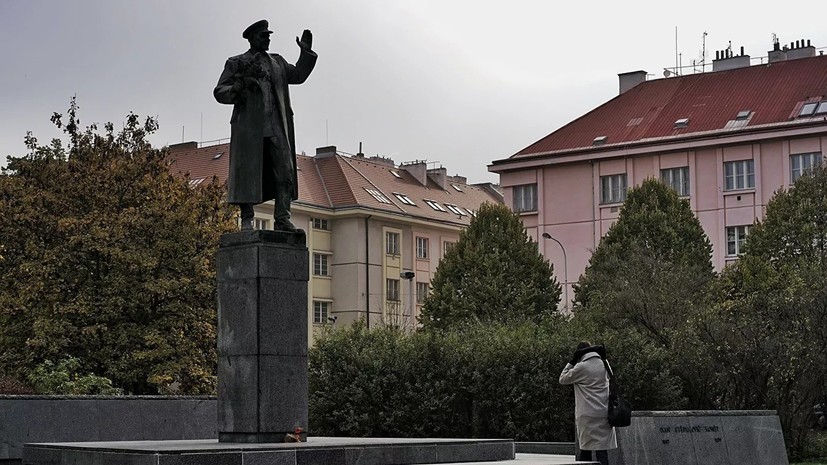 Эксперт прокомментировал заявление Земана о перемещении памятника Коневу