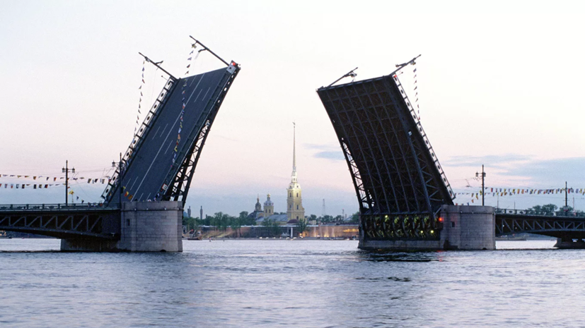 В Петербурге вновь открыли затворы дамбы, закрытые из-за угрозы наводнения