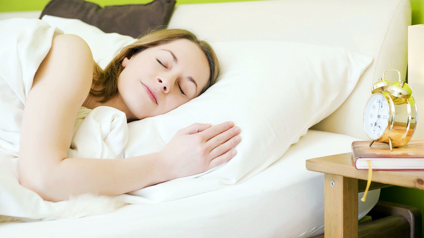 Специалисты рассказали об опасных позах для сна