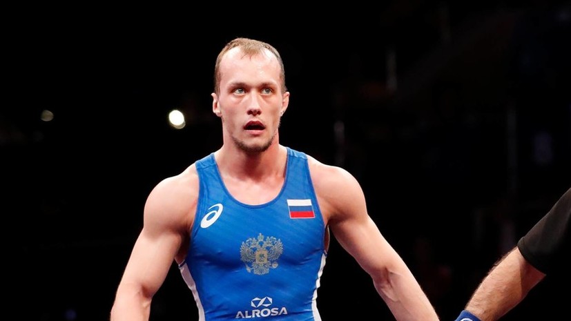 Емелин завоевал серебро на ЧМ по греко-римской борьбе
