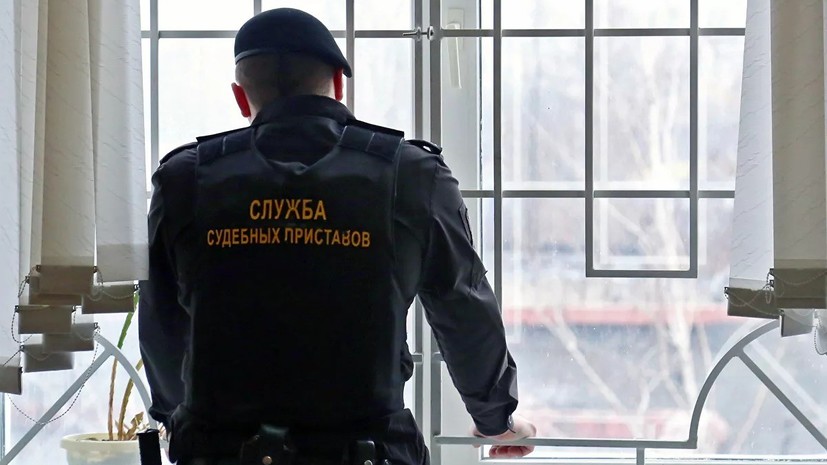 В ОП оценили идею разрешить приставам взламывать двери квартир