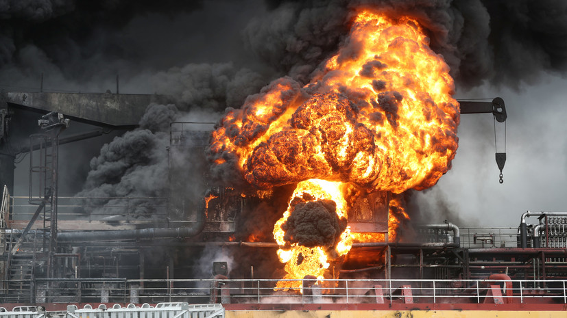 Взрыв и пожар на танкере в порту Южной Кореи