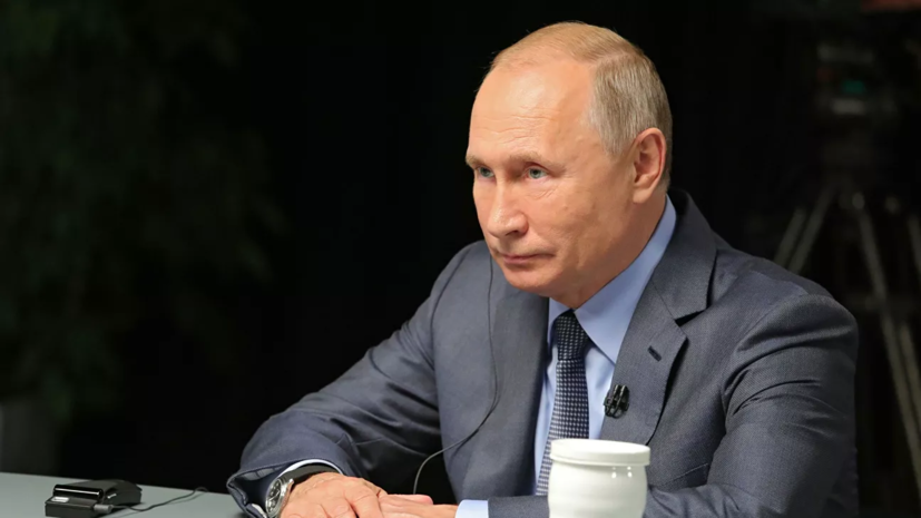 Путин поручил компенсировать авиакомпаниям расходы на топливо