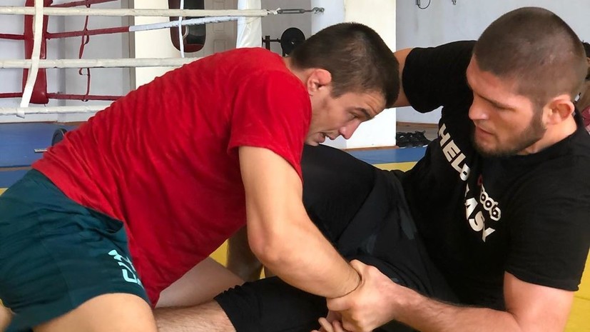 Нурмагомедов показал спарринг с двоюродным братом