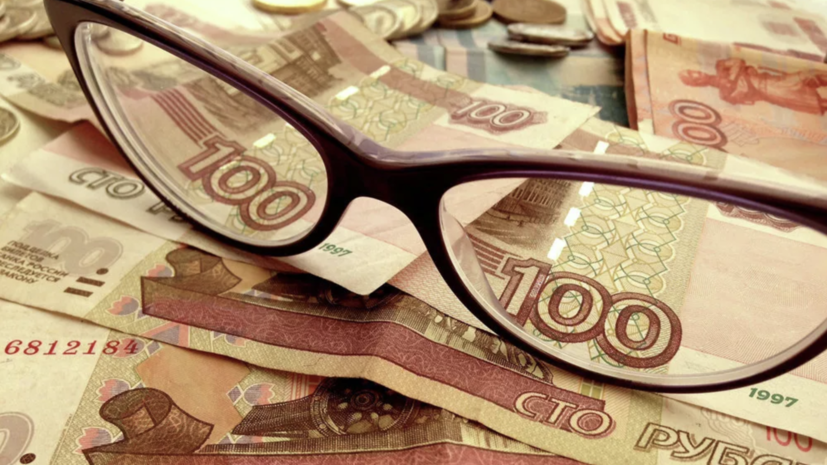Рубль растёт к доллару и евро