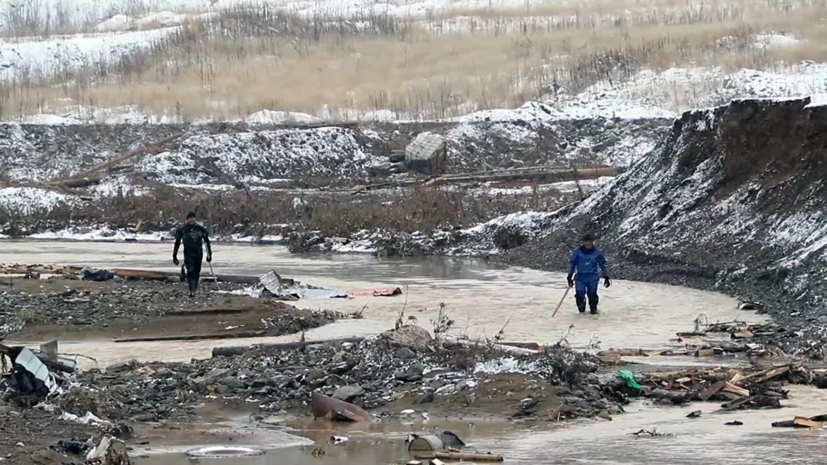 Золото обнаружено в найденном на месте прорыва дамб сейфе