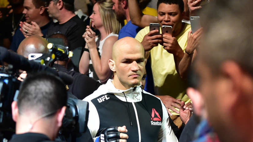 СМИ: Дос Сантос пропустит турнир UFC в Москве из-за инфекции в ноге