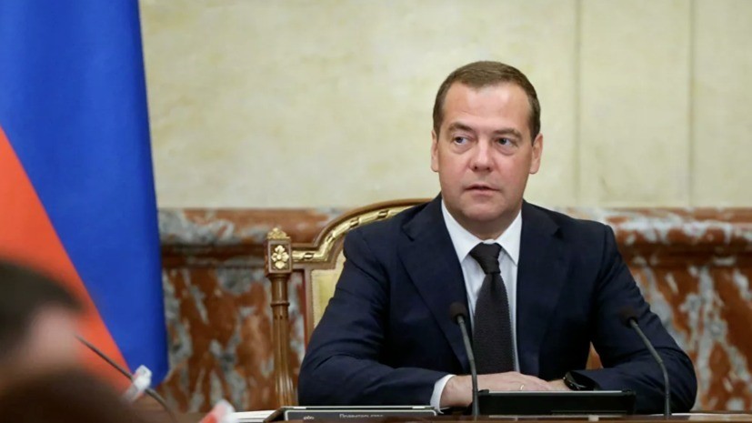 Медведев поручил в десять раз увеличить долю экспорта российских судов