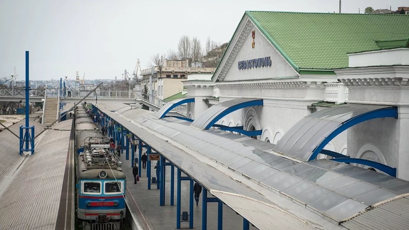 В первые часы на поезда в Крым продали более 1500 билетов