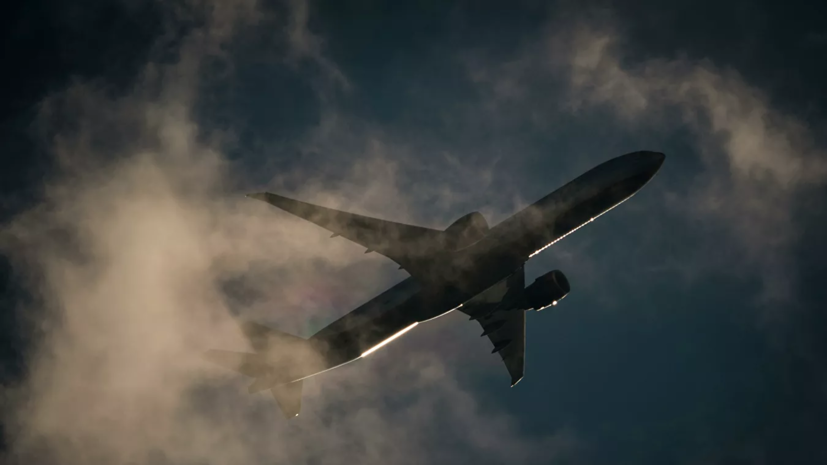 Летевший в Пермь самолёт приземлился в Екатеринбурге из-за погодных условий