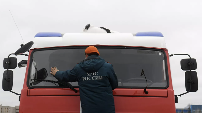 В Свердловской области ликвидировали открытое горение на стройбазе