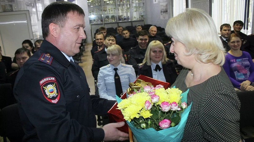 В Ставропольском крае наградили защитившую детей от мужчины с ножом учительницу