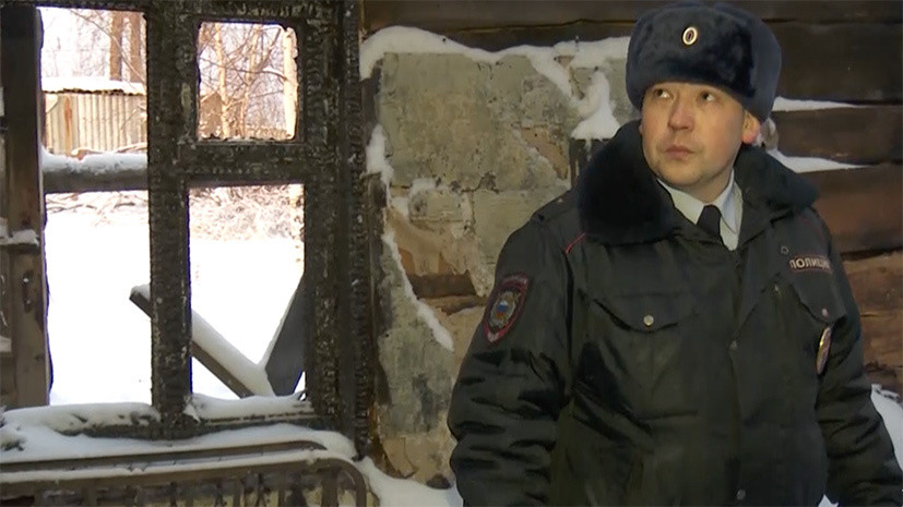 Полицейский спас троих детей и двоих взрослых из пожара в Югре