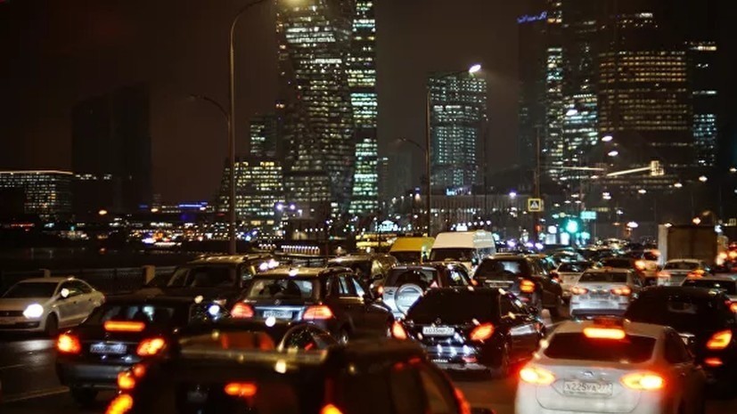 Пробки в Москве достигли 9 баллов