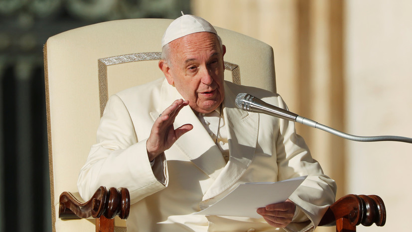 Папа Римский молится за успех нормандского саммита
