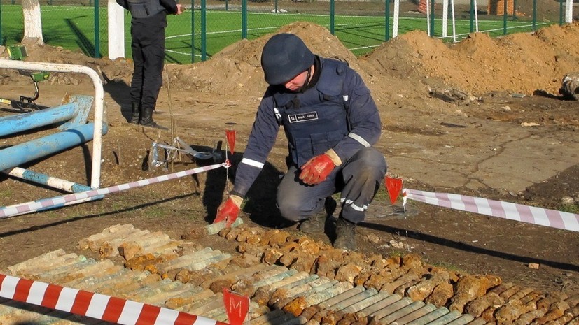 На территории украинской школы нашли почти 350 взрывоопасных предметов