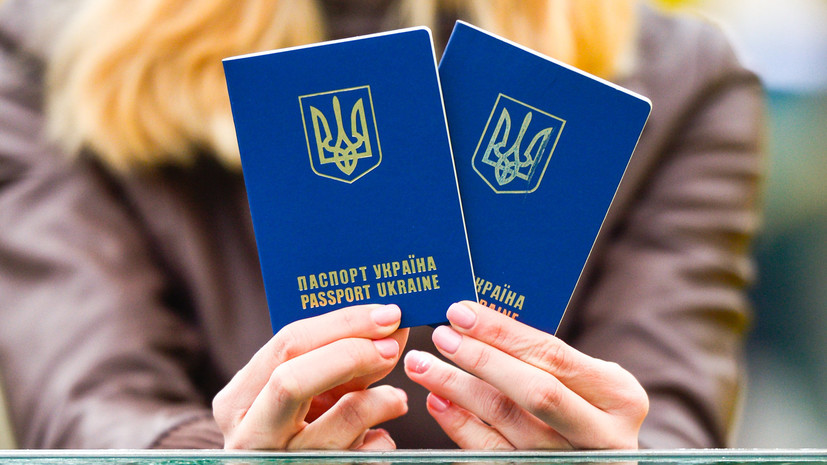 Эксперт оценил решение Киева запретить украинцам выезжать в Россию по внутренним паспортам