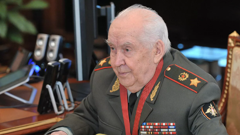 Медведев соболезнует семье президента Академии военных наук Гареева