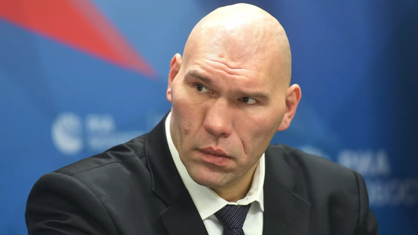 Валуев поздравил Фёдора Емельяненко с победой над Джексоном на Bellator 237
