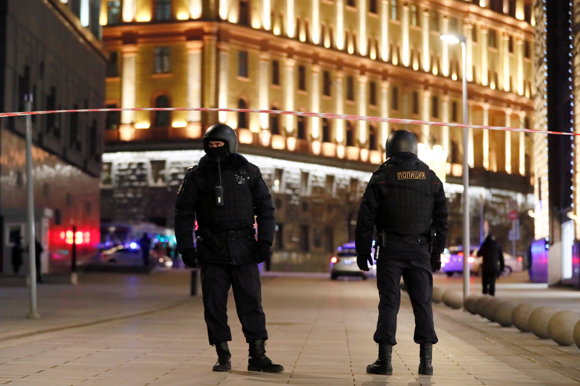 Картинки по запросу «Слышались автоматные очереди»: что известно о стрельбе у здания ФСБ на Лубянке
