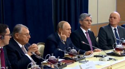 «Я потом вам расскажу»: Путин на немецком успокоил бизнесмена, у которого возникла заминка с переводом