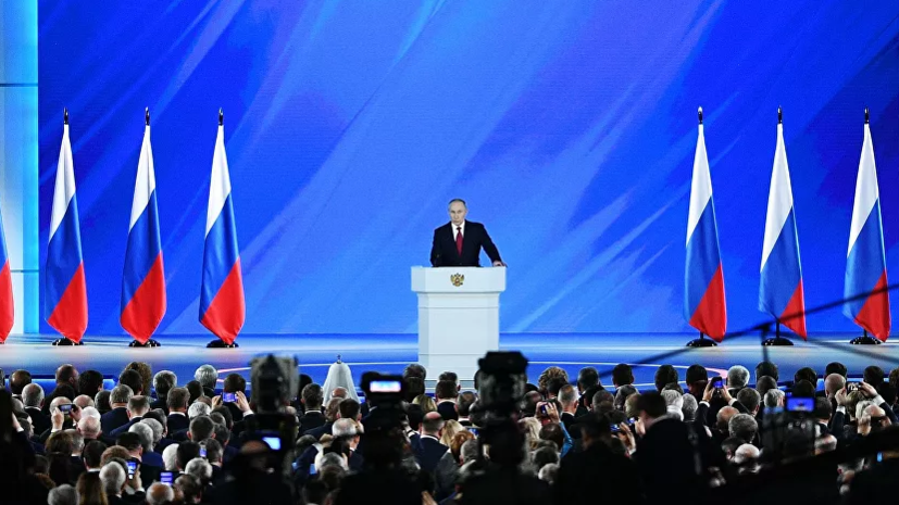 Путин заявил, что Россия вступила в сложный демографический период