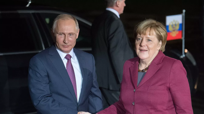 Путин и Меркель обсудили по телефону предстоящую конференцию по Ливии
