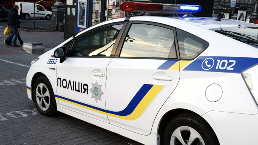 В киевском метро мужчина напал на полицейского
