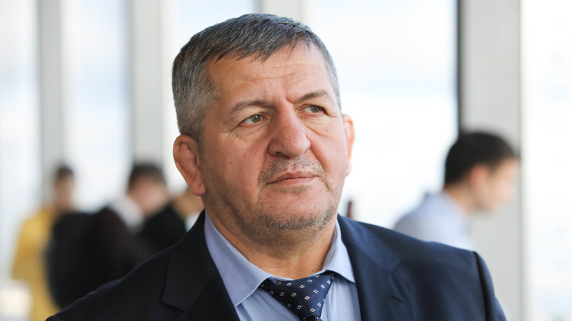 Отец Нурмагомедова обвинил Макгрегора в фиксированном результате боя с Серроне