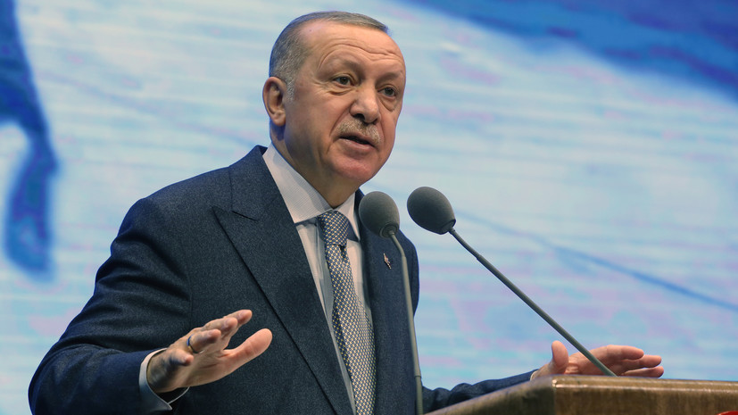 Эрдоган заявил об идущих к границе Турции 400 тысячах беженцев из Идлиба
