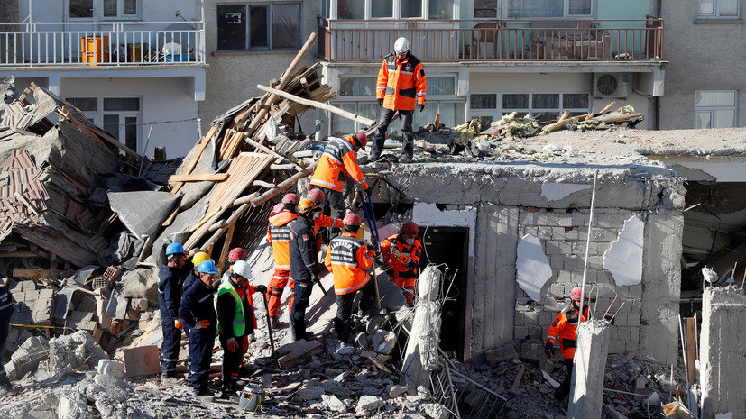 Число жертв землетрясения в Турции возросло до 35